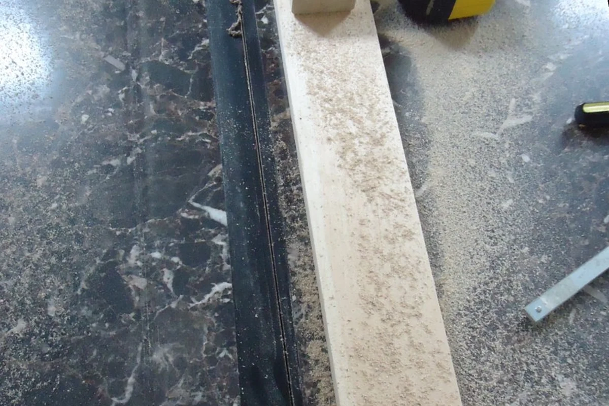 Wood MDF laminate panel cutting application with circular saw blade for furniture board and clean edge cutting